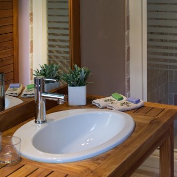 salle de douche et savon artisanaux chambres d'hotes luberon gordes jocuas